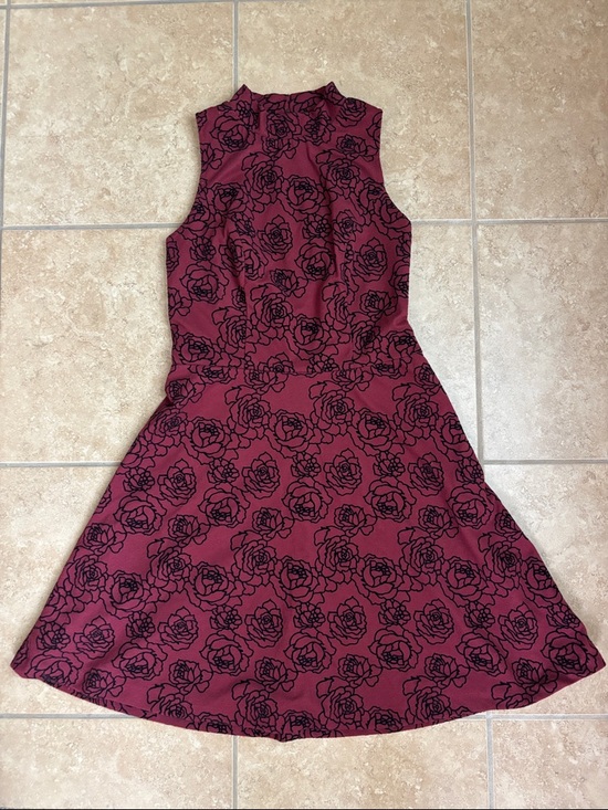 LC Lauren Conrad Dresses & Skirts - Lauren Conrad Sleeveless Rose-Print Burgundy Fit & Flare Dress